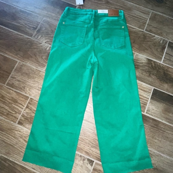 NWT Judy Blue “ seeing green” Tummy control wide leg cropped pants - Picture 3 of 4